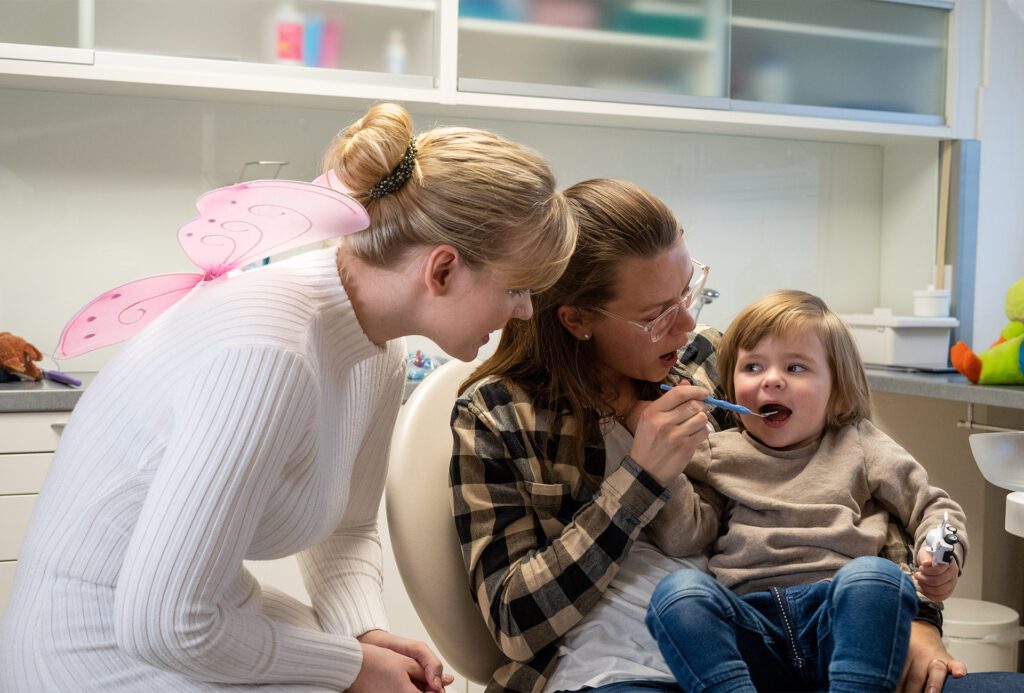 Angst vorm Zahnarzt? Fit for Zahn - Zahnarztpraxis Erlangen, Dr. Lösch, Dr. Engelhardt, Speziell geschultes Personal für Kinder