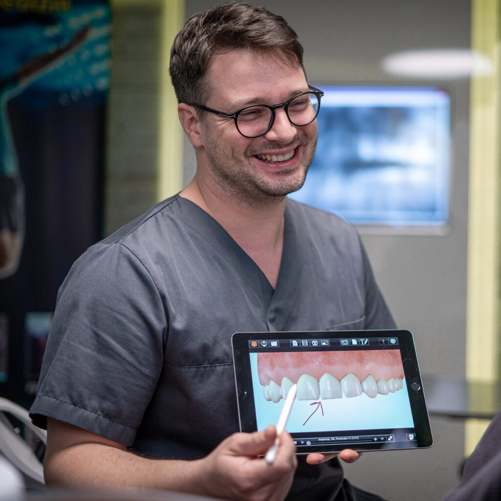 Smile - Fit for Zahn - Zahnarztpraxis Erlangen, Dr. Lösch, Dr. Engelhardt, Bleaching für ein natürlich weißes Lächeln, Veneers, Zahnschienen